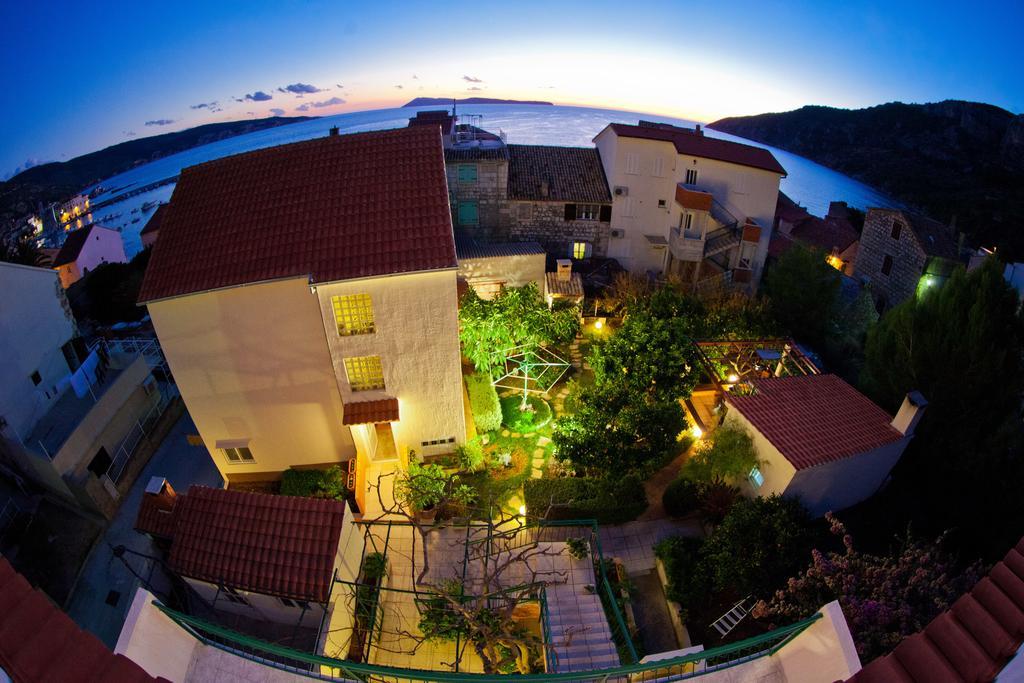Apartments Dubra Komiža Buitenkant foto